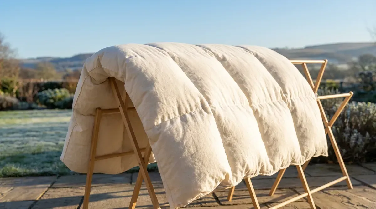 겨울 이불 세탁 및 관리 가이드: 소재별 세탁법부터 보관까지 5 3. 건조의 기술: 뽀송함을 살리는 비법